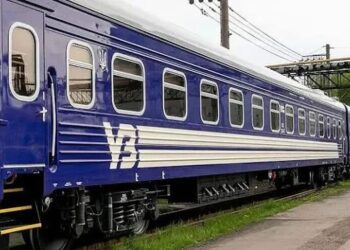 Через російські обстріли низка поїздів затримується, окремі рейси відхилилися від графіка майже на 12 годин
