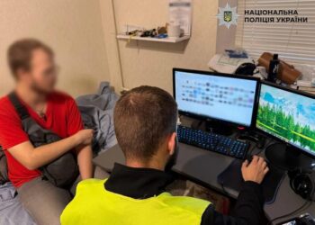 У Києві чоловіка підозрюють у насильстві над 4-річним племінником, під час обшуку виявили 187 відео з дитячою порнографією