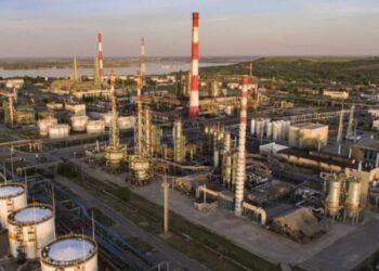 Українські дрони зупинили роботу ще двох НПЗ росії – Reuters