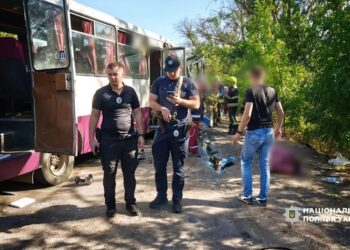 Масштабна ДТП під Одесою: загинули дві жінки, ще 25 людей постраждали