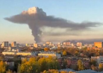 Атака українського дрона зупинила один із найбільших НПЗ росії – Reuters