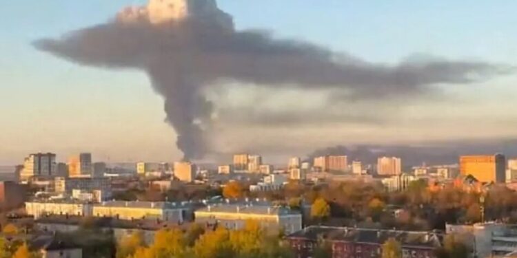 Атака українського дрона зупинила один із найбільших НПЗ росії – Reuters