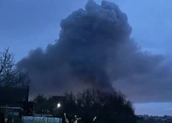 таганрог зазнав масованої ракетної атаки, пошкоджено склад Ozon та спалахнули пожежі