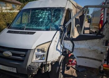 У Вишневому дрон упав на дорогу, якою рухались автомобілі – рятувальники розкрили деталі атаки на Київщину