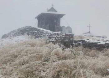 На горі Піп Іван випав перший сніг, температура опустилася до -1°C