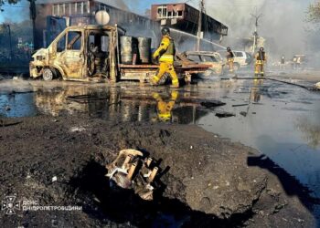рф завдала удару по ТРЦ у середмісті Павлограда, коли на вулицях було багато людей – МВС