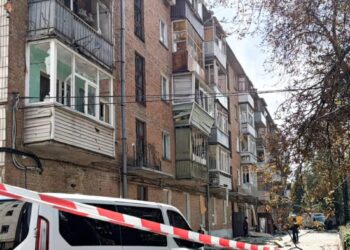 росіяни вдарили КАБами по Сумах: двоє загиблих, серед постраждалих дитина
