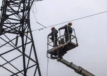 Ворожі обстріли залишили без світла частину споживачів у чотирьох областях