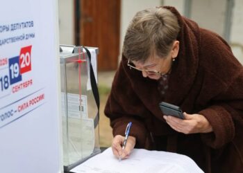 Вибори до держдуми: спостерігачі повідомляють про перешкоджання роботі та аномалії явки