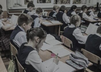 У російських школах посилюють пропаганду та військову підготовку