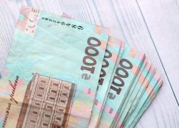 В Україні зберегли доплату вчителям прифронтових територій – скільки отримуватимуть освітяни