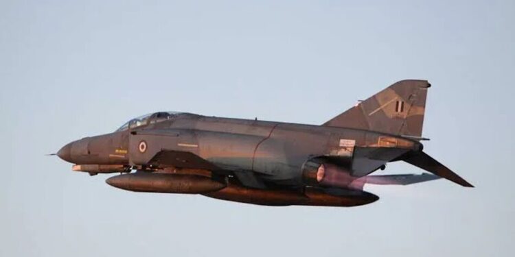 Винищувач F-4 Phantom розбився під час авіашоу поблизу Афін