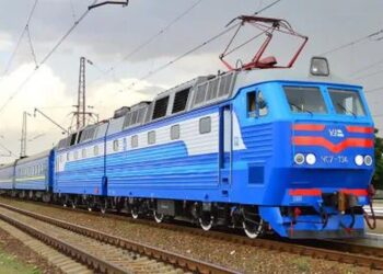 Атаки рф спричинили затримки поїздів до 14 годин