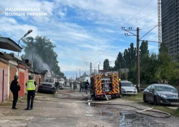 Друга хвиля дронової атаки на Київ – відомо про двох постраждалих, у кількох районах впали уламки