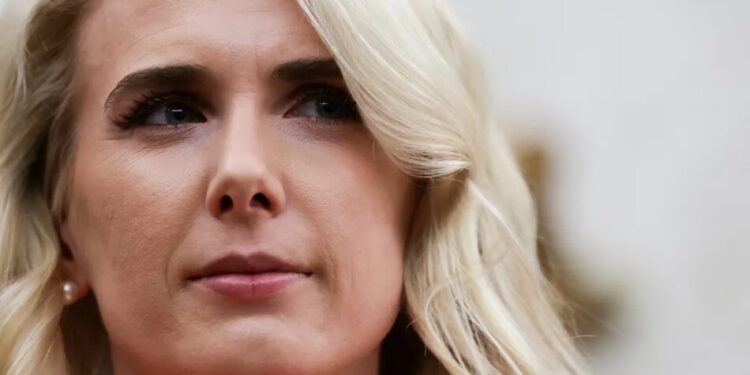 Трамп подарував по 45 тис. доларів кільком людям зі свого оточення, серед них і його помічниця Наталі Харп