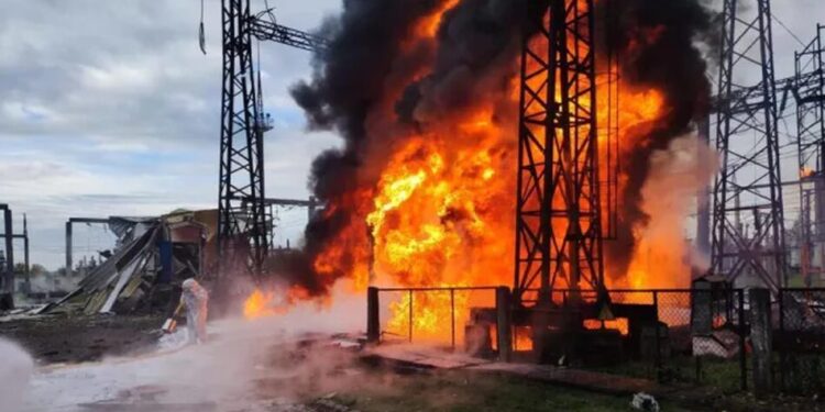 Окупанти здійснила кілька хвиль атак на ТЕС ДТЕК: станція зупинила генерацію