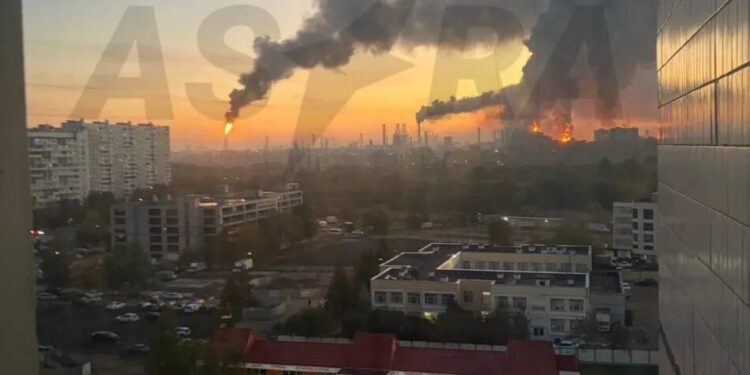 Українські БПЛА FP-1 уразили московський нафтопереробний завод