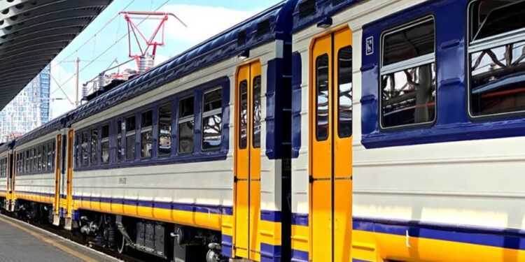 У Києві через повітряну загрозу зупинили рух Kyiv City Express