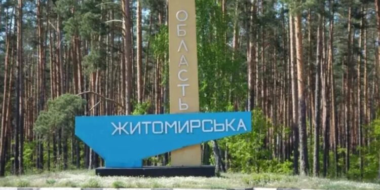 Удар рф по магазину у Звягелі забрав життя двох людей, серед них – дитина