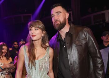 Тейлор Свіфт показала рідкісні кадри з поїздки з Тревісом Келсі до його рідного міста