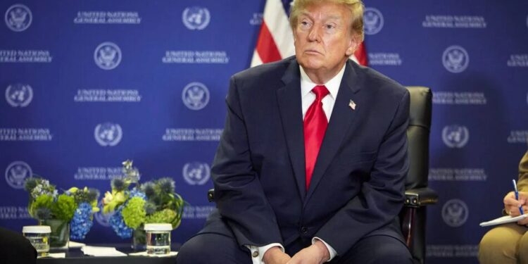 Трамп попросив Зеленського зустрітися з путіним у москві для мирних переговорів – ЗМІ