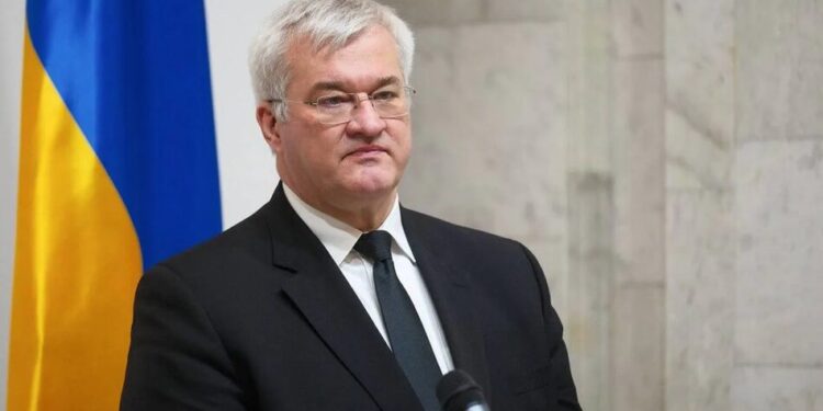 У Києві назвали скасування санкцій проти Усманова та Фрідмана ганебним, але "святкування у москві ще можна зіпсувати"