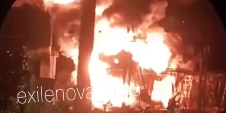 Під сочі після масованої атаки дронів крім бази ППО загорілася ще й нафтобаза