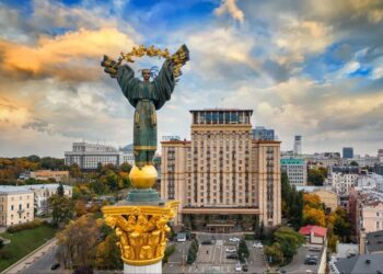 Метро та міські установи працюватимуть, а масові заходи обмежать – як зміниться життя у Києві після 10 вересня