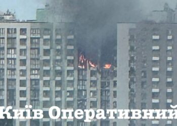 Через приліт ворожого дрона пожежа в 16-поверхівці на столичному Подолі: троє постраждалих