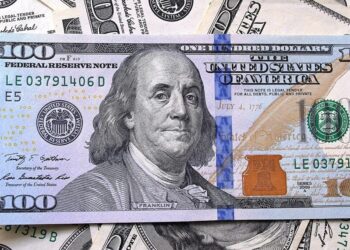 Долар може сягнути 45,10 гривні, яким буде курс в обмінниках цими вихідними