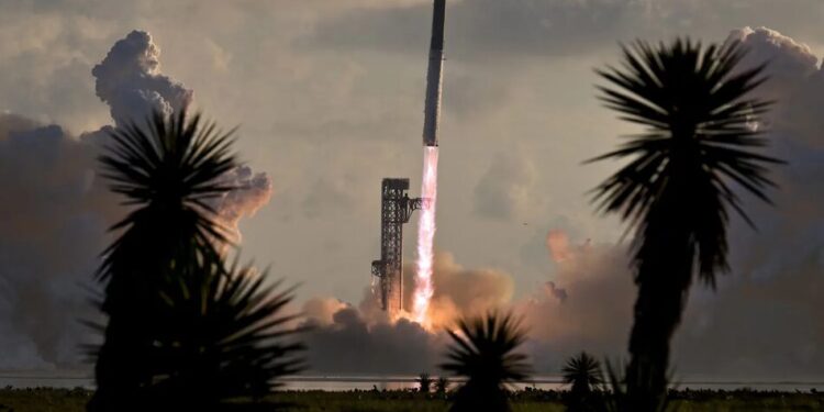 Корабель Starship здійснив свій перший орбітальний політ, вивівши на орбіту супутники Starlink