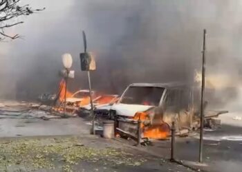 Ворог атакував Павлоград: є загиблі та 18 поранених, горять торговельні павільйони