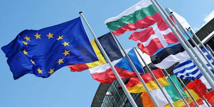 Вісім країн ЄС хочуть обмежити можливість блокувати зовнішньополітичні рішення