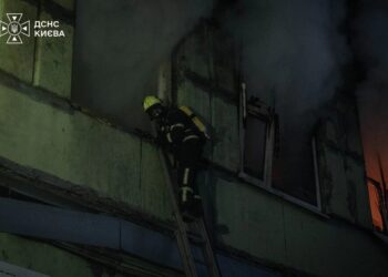 Російський удар по Києву забрав життя дитини, більшає поранених