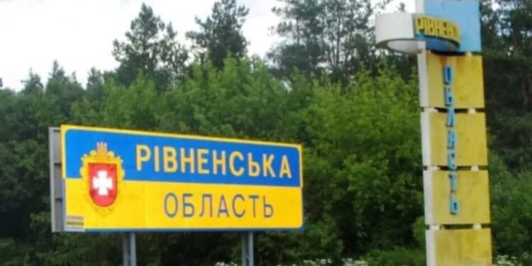 російські війська атакували АЗС у місті Корець на Рівненщині