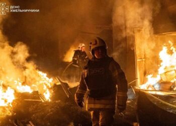 У Хмельницькому під час повторної детонації на місці російської атаки постраждали 4 рятувальники