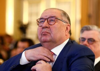 ЄС продовжив санкції проти рф, але виключив зі списку олігархів Усманова й Фрідмана – ЗМІ