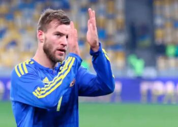 "Коли твої рідні сидять під “шахедами” та ракетами, це завжди впливає на гравців" – Ярмоленко про атаки рф перед матчем з Угорщиною