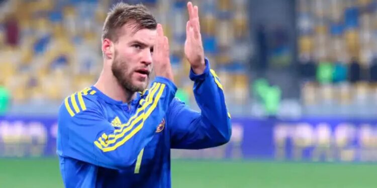 "Коли твої рідні сидять під “шахедами” та ракетами, це завжди впливає на гравців" – Ярмоленко про атаки рф перед матчем з Угорщиною