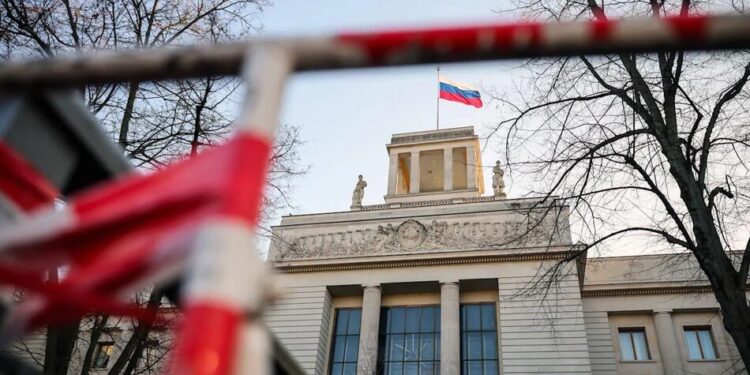 У Німеччині посилили контроль за посольством рф і пов’язаними з кремлем бізнесменами