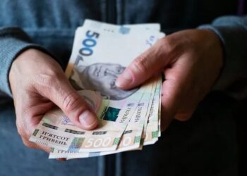 Кабмін у наступному році планує збільшити мінімальну зарплату на 900 гривень