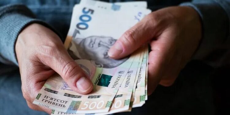 Кабмін у наступному році планує збільшити мінімальну зарплату на 900 гривень