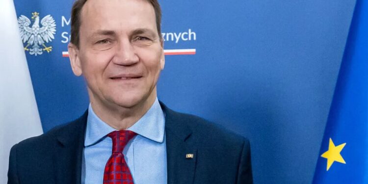 Польща закликала ЄС вислати значну частину російських дипломатів