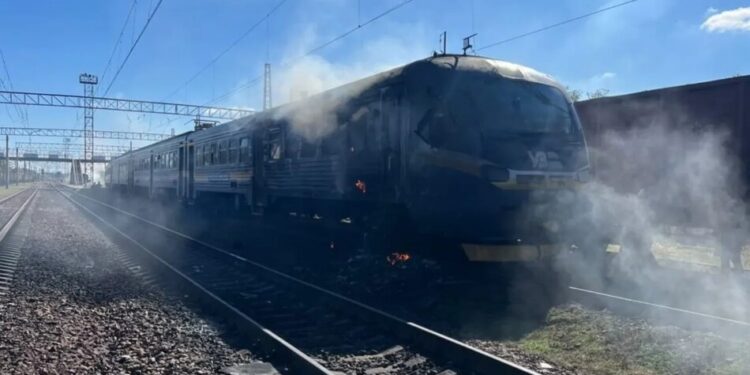 Унаслідок атаки рф на поїзд Дніпро-Запоріжжя загинула провідниця
