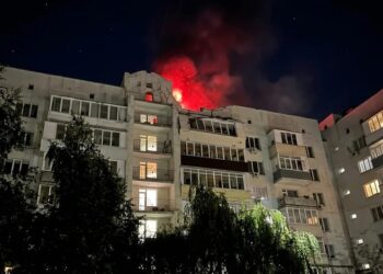 росія атакувала багатоповерхівку в Борисполі – там пожежа, двох жінок госпіталізували