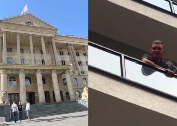 У Грузії п'яний росіянин помочився з балкона на відвідувачів кафе та кричав "Слава росії", його депортують
