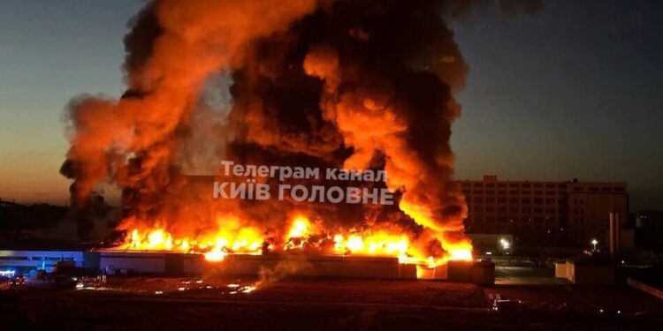 Ворог поцілив по підприємству під Києвом: повідомляється, що загорівся завод REEVA