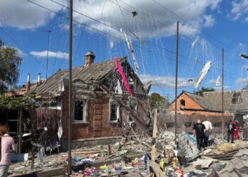 росіяни вдарили КАБами по Сумах: шестеро постраждалих