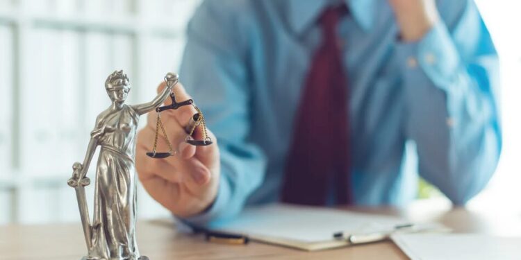 Роль адвоката в захисті бізнесу під час слідчих дій або чому шукати адвоката після обшуку запізно