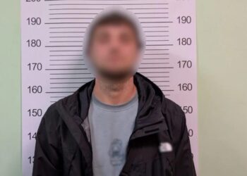 Зробив щонайменше 10 пострілів у двох людей: на Київщині затримали чоловіка